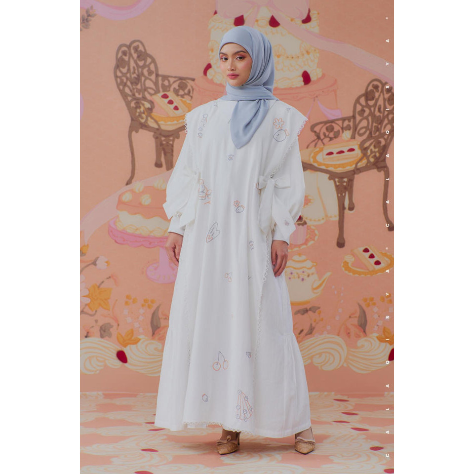 CQ TURNS 14 DDAY OUTERWEAR สีขาวนวล