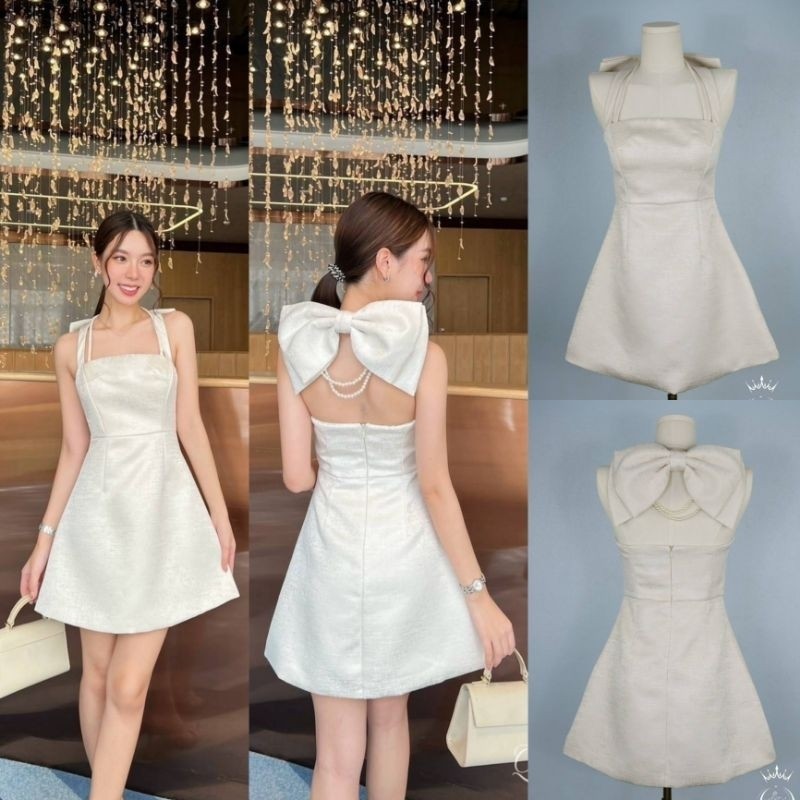 Cr. (xs-xl) (พร้อมส่ง) Queen6 Dress สั้น สายเดี่ยวคล้องคอ ด้านหลังแต่งโบว์ใหญ่และสร้อยไข่มุก cafe Cr