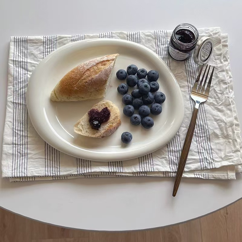 จานเซรามิกขอบกว้างสีขาวบริสุทธิ์สไตล์อินสตาแกรม จานขนมไม่สม่ำเสมอ จานอาหารเช้า จานอาหารตะวันตก จานเก็บเครื่องประดับ