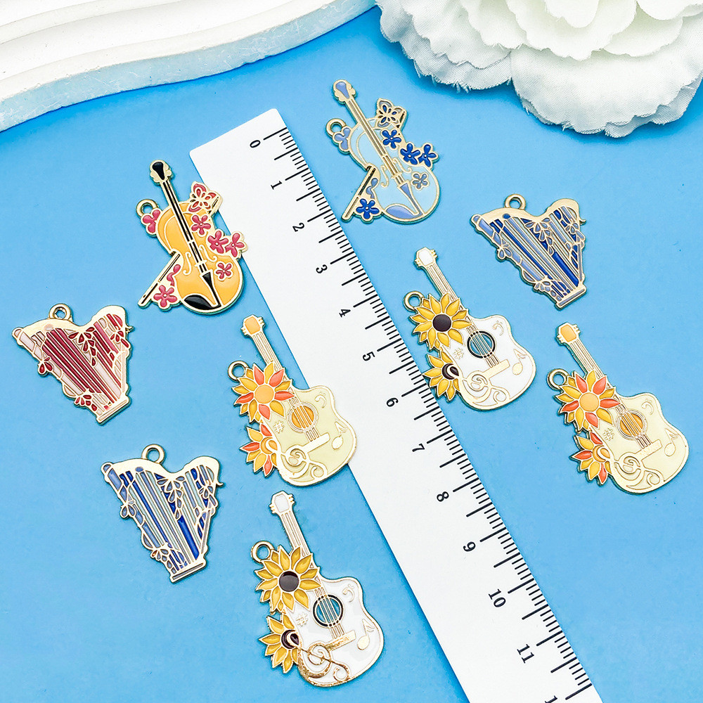 การ์ตูนหยดน้ำมันดอกไม้ไวโอลินพิณกีตาร์เครื่องดนตรีจี้ DIY เครื่องประดับสร้างสรรค์เครื่องประดับจี้