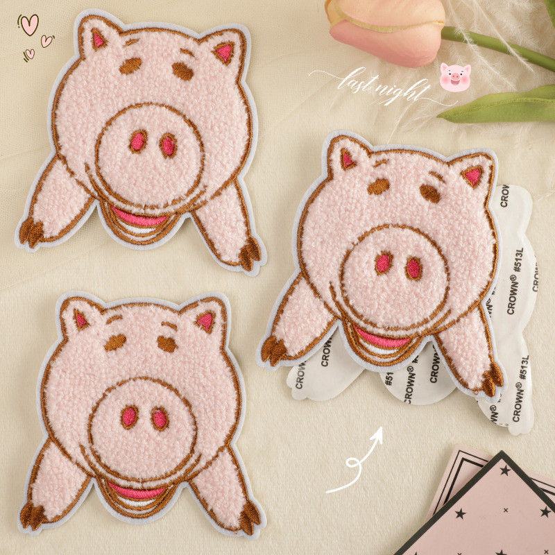 ป้าย self-adhesive patch สำหรับรองเท้า หมวก และกระเป๋า ตกแต่งด้วยการ์ตูน Piglet