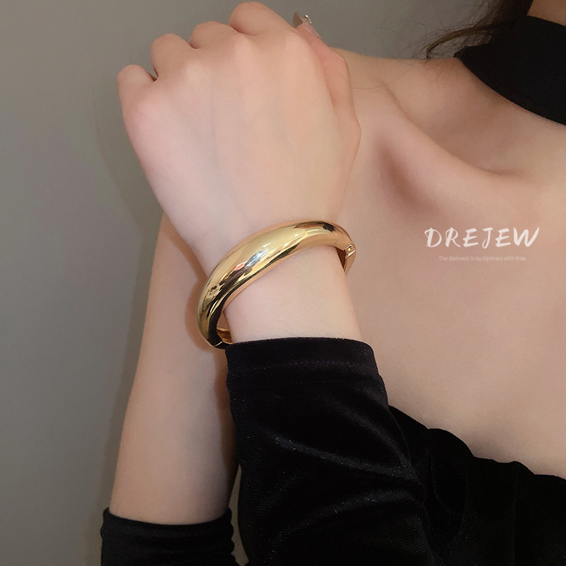[เดรย์]ลมเย็นสร้อยข้อมือโลหะยุโรปและสหรัฐอเมริกาแฟชั่นบุคลิกภาพสร้อยข้อมือที่เรียบง่ายแสงหรูหราความรู้สึกสูงของเครื่องประดับมือขายส