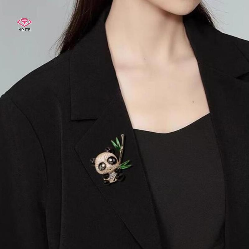 Hwetr แฟชั่น Rhinestone น่ารักไม้ไผ่ Panda เข็มกลัดสําหรับผู้หญิงเสื้อผ้า Coat เครื่องประดับ Party Accessries ของขวัญใหม่