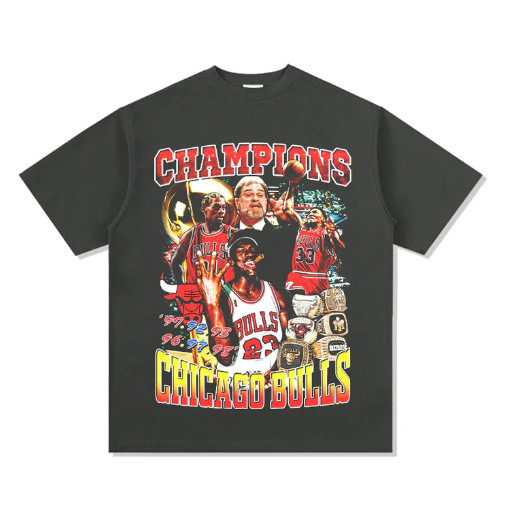 【ใหม่】Bulls print/Men T-shirts เสื้อแขนสั้น NBA รุ่นใหม่พิมพ์ลายดอกไม้ผลิตจากผ้าคอตตอนสวมใส่สบายระบา