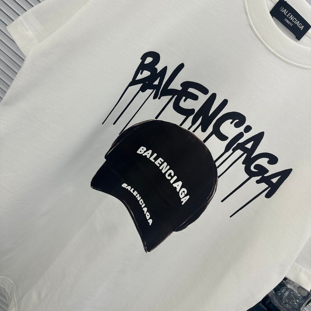 บาเลนเซียก้า'ก เสื้อยืดแขนสั้นพิมพ์ลายตัวอักษรหมวกเบสบอลสําหรับทั้งชายและหญิงหลวมและหลากหลายปีใหม่ด้านบนสําหรับคู่รัก