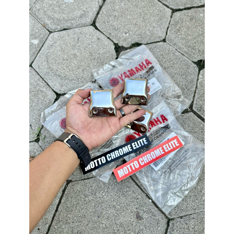 3XA-F4726-00 ด้านหน้าอานที่นั่งบานพับ CHROME Yamaha F1ZR FIZR F1Z FIZ R Force 1 One F1 sstwo ss2 F1z