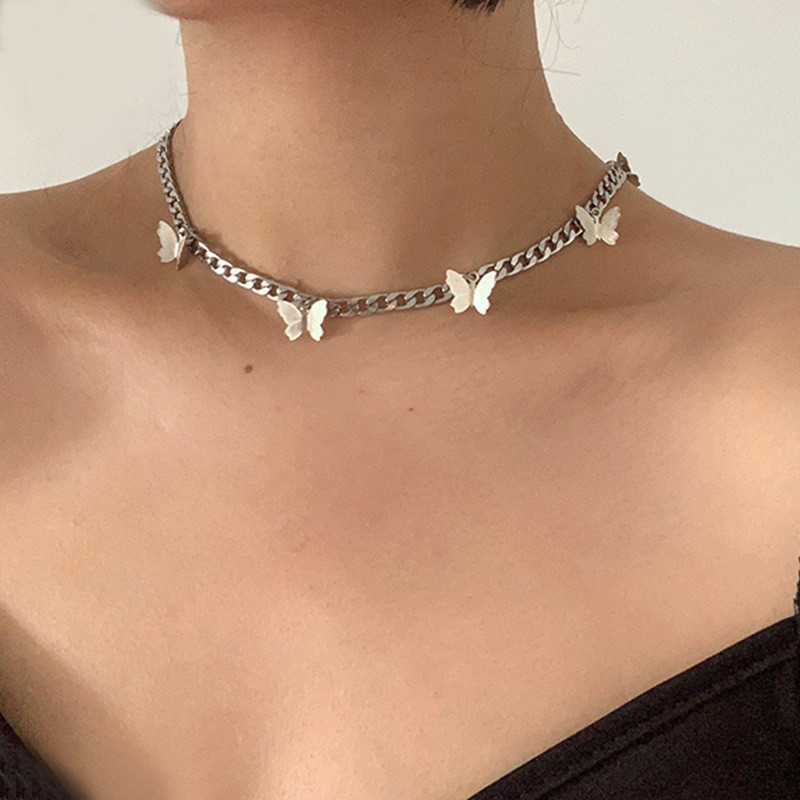 สร้อยคอผีเสื้อเรขาคณิตสไตล์คลาสสิกสำหรับสาวๆ Choker ดีไซน์เฉพาะตัว 9L4W