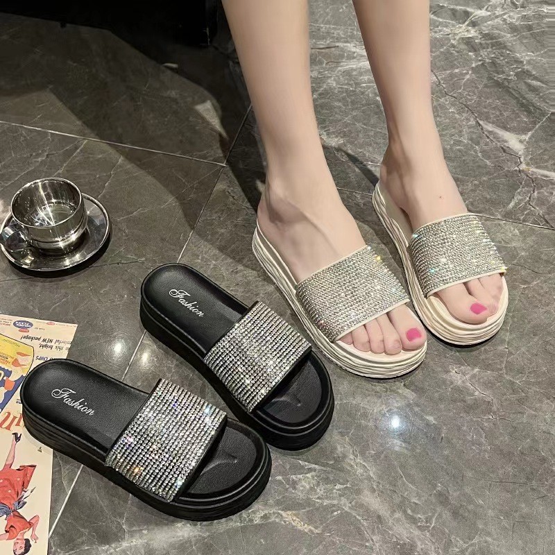 รองเท้าแตะแฟชั่นสำหรับผู้หญิง ฤดูร้อน แบบ flip-flops ประดับ rhinestone มัฟฟินด้านล่าง สไตล์ใหม่ปี 2025