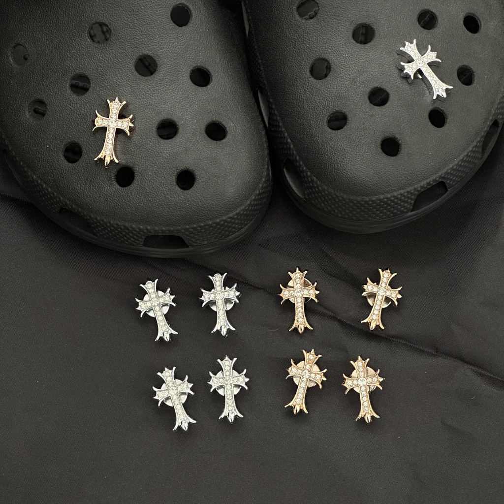 1pcs INS แฟชั่นซิลเวอร์โกลด์ Shining Cross Cros Jibitz Charm ปุ่ม DIY อุปกรณ์เสริมสําหรับรองเท้ารองเท้าหัวเข็มขัดรองเท้าอุปกรณ์เสริมรองเท้าตกแต่ง
