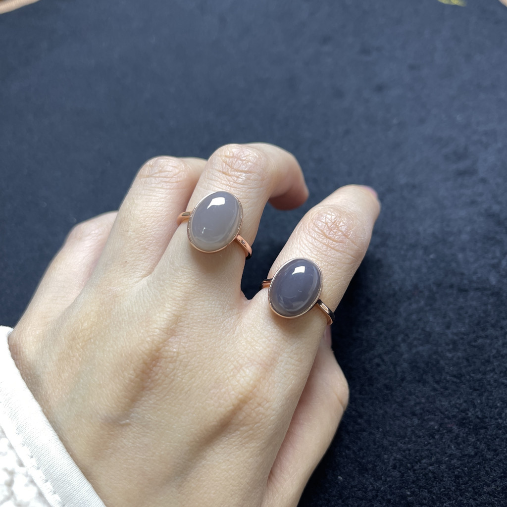 แฟชั่นย้อนยุค แหวนเงิน 925 สีม่วง กับหยกควันแข็งแกร่ง