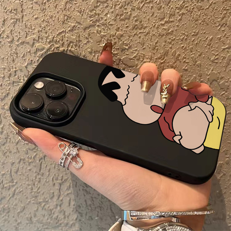 จัดส่งทันที เคสไอโฟน11 13 14 15 16 Pro Max Crayon Shin-chan pinches the belly Case For iPhone 13PM,16PM,15PM,14PM