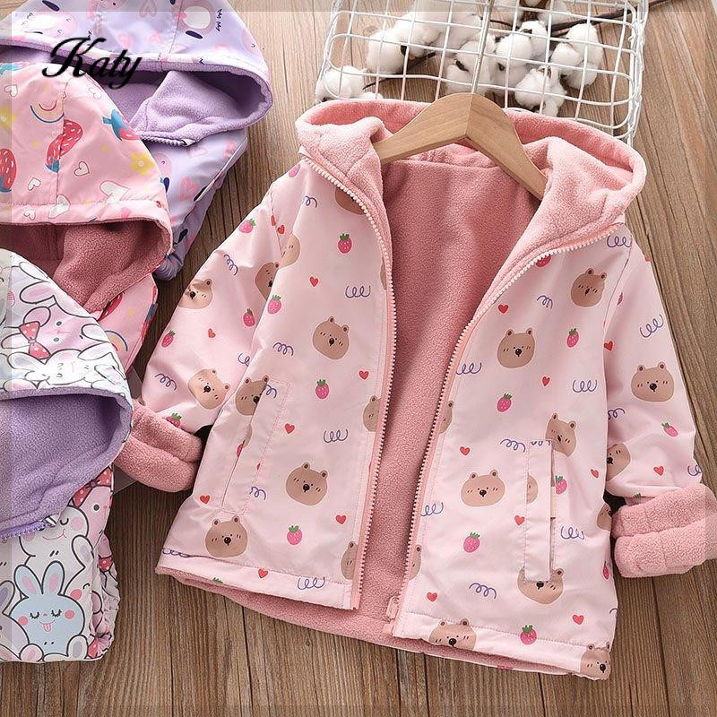 เสื้อแจ็คเก็ตเด็กผู้หญิงต้นฤดูใบไม้ผลิและปลายฤดูใบไม้ร่วงเสื้อแจ็คเก็ตขนแกะขั้วโลก2026ใหม่ฤดูใบไม้ผลิและฤดูใบไม้ร่วงเสื้อผ้าเด็กบวกเสื้อกันลมมีฮู้ดกำมะหยี่เสื้อผ้าเด็กผู้หญิง
