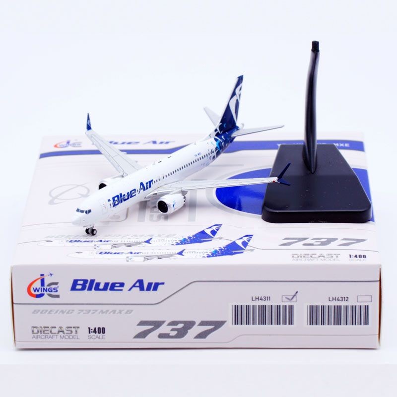 พร้อมส่ง เครื่องบิน 1: 400 JC Wings Alloy Airliner รุ่น Blue Aviation Boeing B737 MAX8 YR-MXC