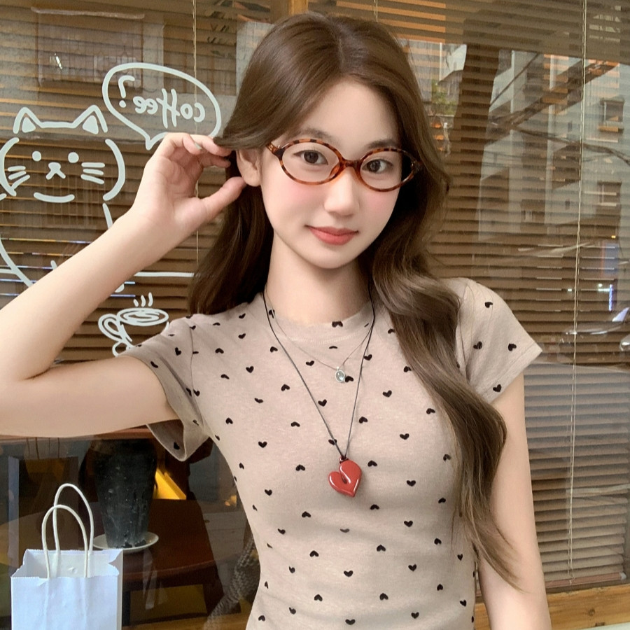เสื้อยืดแขนสั้นลายจุดหัวใจเรียบง่ายสําหรับผู้หญิงฤดูร้อนใหม่ 250627