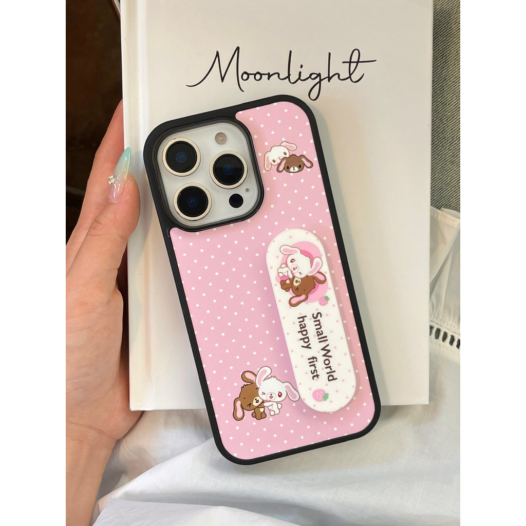 ผิวรู้สึกกรอบสีดําแฟชั่นสีชมพูลายจุดขนมกระต่ายวงช่วยเหลือยืนสร้างสรรค์กรณีโทรศัพท์เหมาะสําหรับ ไอโฟน16โปรแม็กซ์ รูขนาดใหญ่ทนแรงแอปเปิ้ล15สนุกบุคลิกภาพ14เคลือบ13นิช ไอโฟน17โปรแม็กซ์ - รูปที่ 3