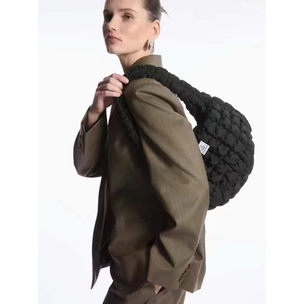 Vivienne Westwood Cloud กระเป๋าถือสไตล์ใหม่แฟชั่นลําลองใต้วงแขนกระเป๋า
