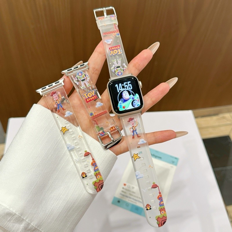 Soft TPU สําหรับ iWatch Series Ultra 10 9 8 7 6 SE 5 4 3 2 46 มม.42 มม.44 มม.41 มม.45 มม.40 มม.49 มม.38 มม.การ์ตูนToy Story สายรัดข้อมือสําหรับ Xiaomi Band 8 9 Pro Huawei Fit 3 4 Pro เรดมี่ 4