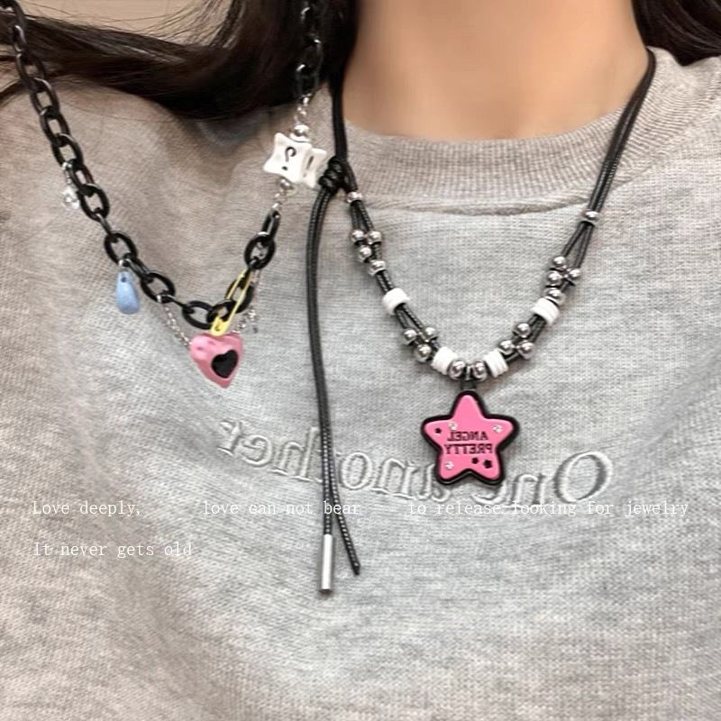 ตุ๊กตาบาร์บี้สีชมพูดาวรักจี้สร้อยคอหญิงหวานเย็นแฟนอุปกรณ์เสริมของขวัญ