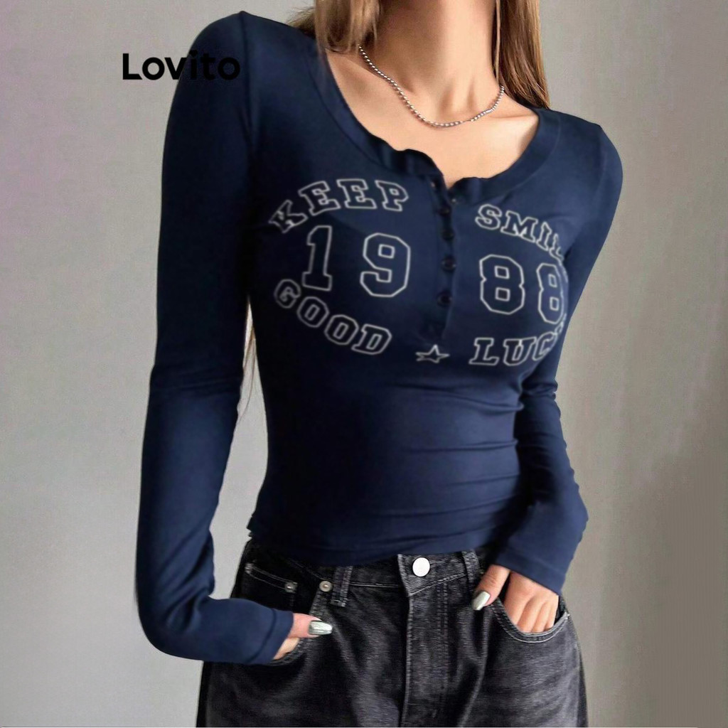 Lovito เสื้อยืดผู้หญิง ลายตัวอักษร มีกระดุม สไตล์ลำลอง LNL322