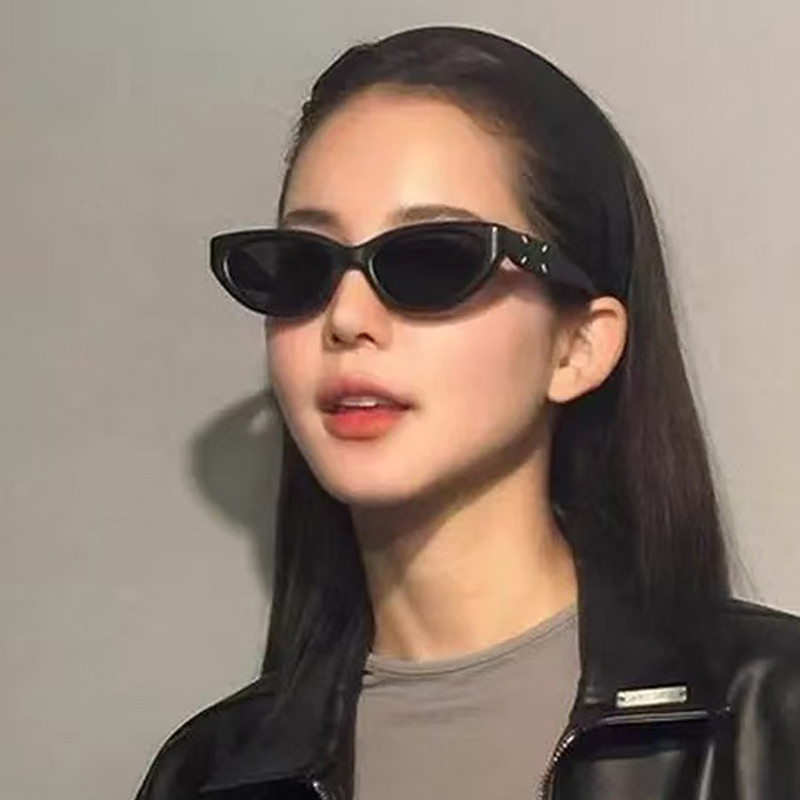 Retro กรอบขนาดเล็ก Cat Eye แว่นตากันแดดผู้ชายกรอบแคบ High-end และ UV ทนแว่นตาผู้หญิง