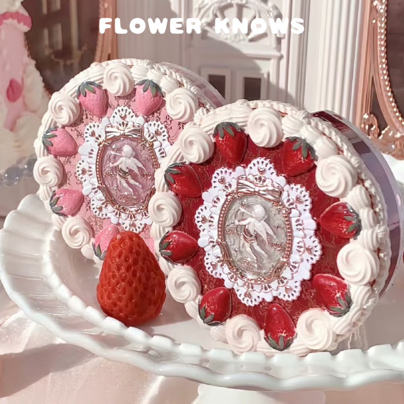 FLOWER KNOWS ผง สตรอเบอร์รี่กามเทพ ควบคุมความมันและเซ็ตเมคอัพ โฟกัสชัด นุ่มนวล ปกปิดรอยตำหนิ