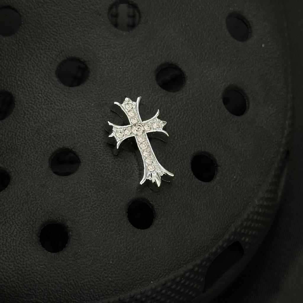 1pcs INS แฟชั่นซิลเวอร์โกลด์ Shining Cross Cros Jibitz Charm ปุ่ม DIY อุปกรณ์เสริมสําหรับรองเท้ารองเท้าหัวเข็มขัดรองเท้าอุปกรณ์เสริมรองเท้าตกแต่ง
