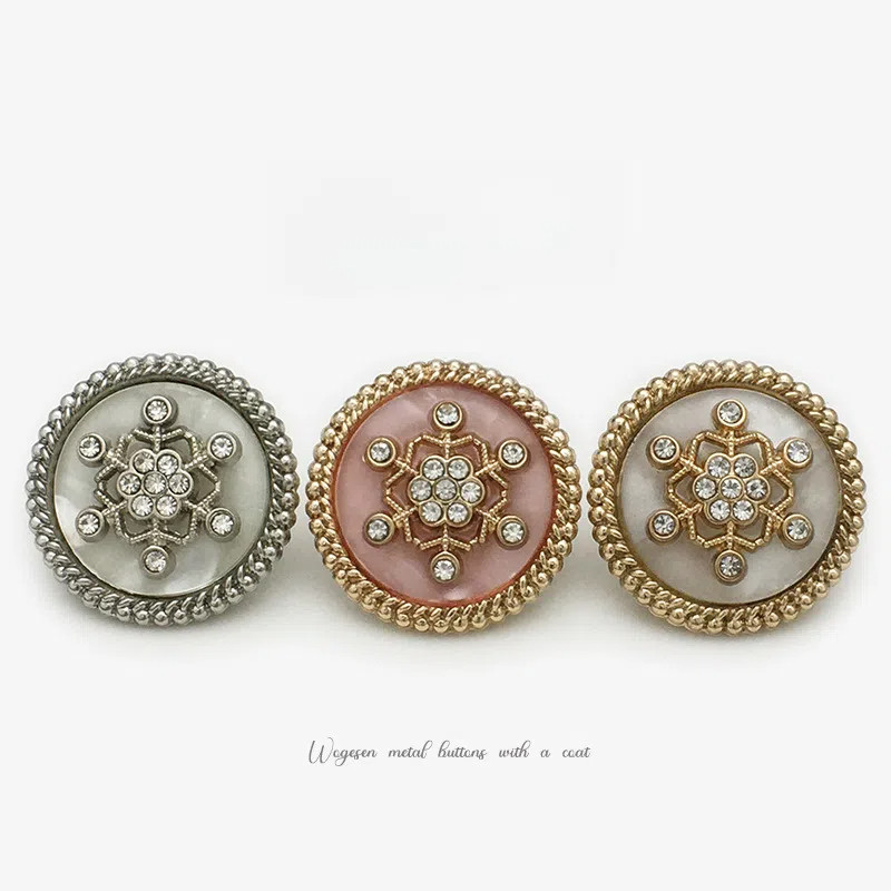 5 ชิ้น Elegant Coat Snow Metal เย็บปุ่มสําหรับเสื้อผ้าสีขาวสีชมพูสีฟ้าผู้หญิงหรูหราเสื้อแจ็คเก็ต Rhinstones Handmade ตกแต่ง