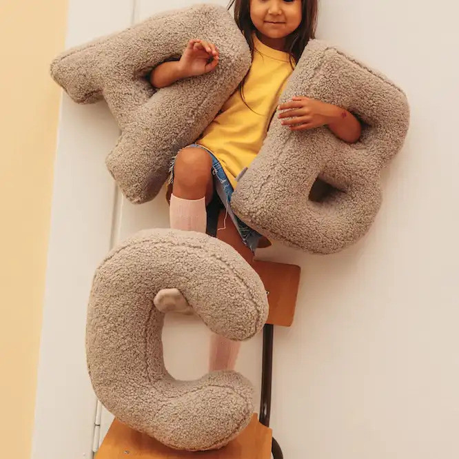 หมอนตัวอักษรสไตล์ใหม่ ABC Lamb ขนแกะ หมอนเด็กวัยหัดเดิน Sleep Comfort หมอนบรรจุ Props