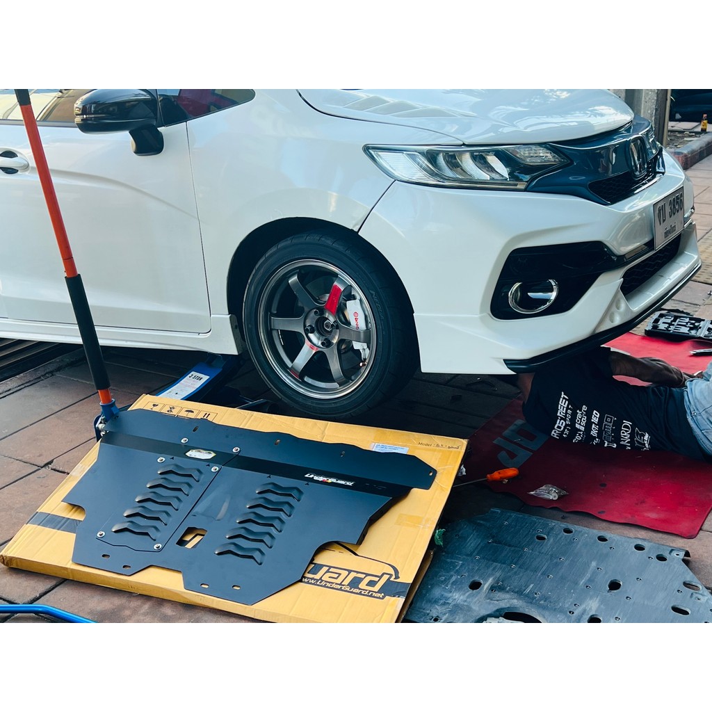 แผ่นใต้เครื่อง UnderGuard แท้ กันเครื่องเกียร์แคร้ง อลูมิเนียม หนาเบา Under Guard Mazda city jazz sw