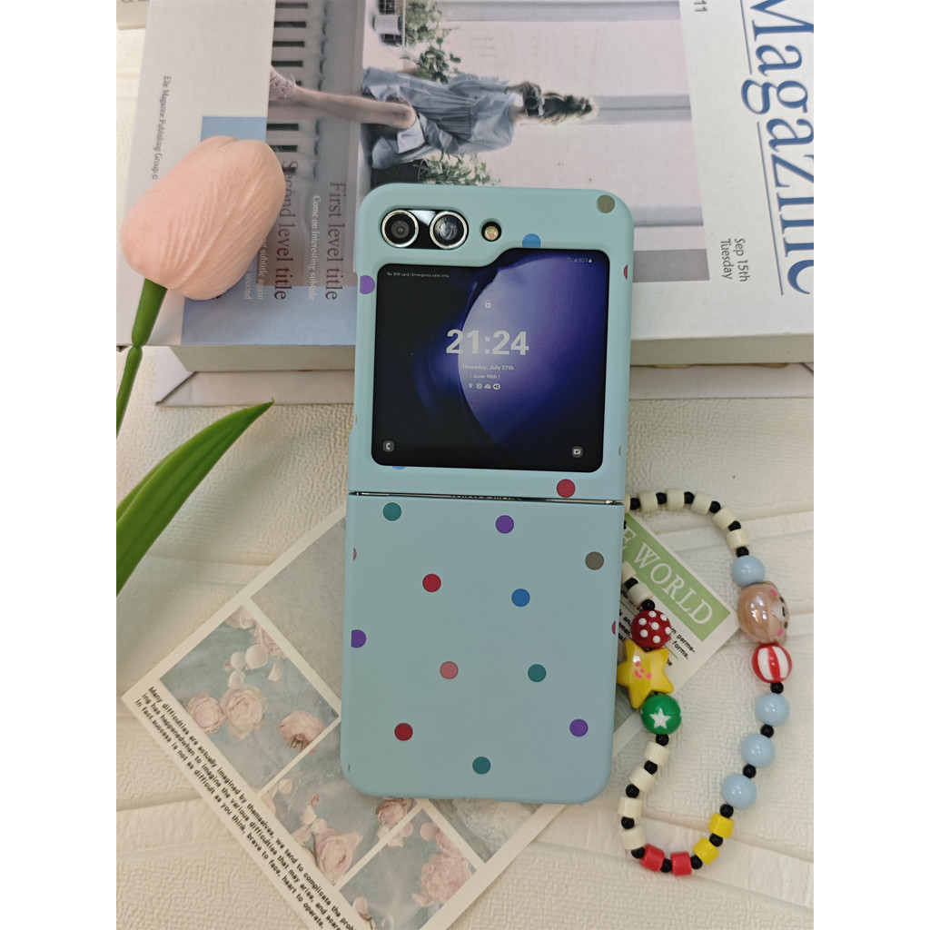 น่ารักคลาสสิกเกาหลี Wave Point Blue Case หมีสร้อยข้อมือสําหรับ Samsung Galaxy Zflip7 Z Flip 6 ZFlip 