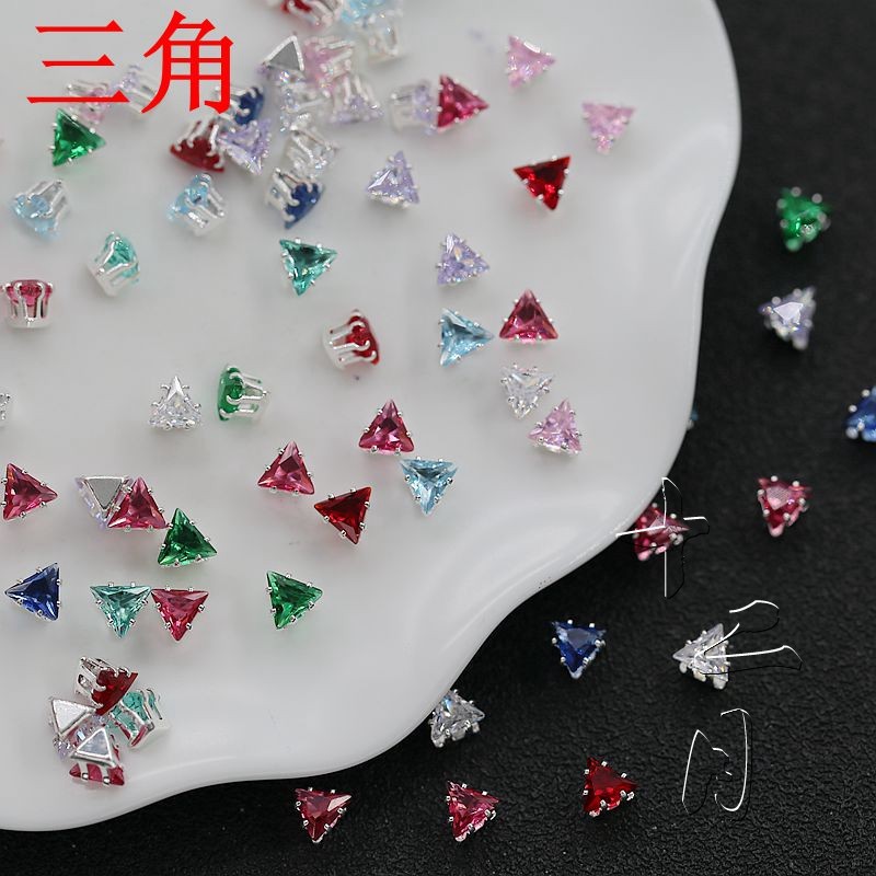 Spacer ลูกปัด 4MM Triangle Silver Claw Diamond