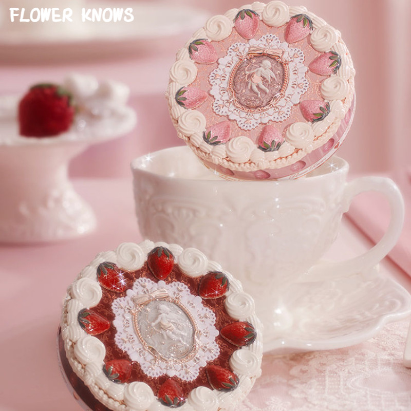 FLOWER KNOWS แป้งเซ็ตติ้งคุมมันสตรอว์เบอร์รีคิวปิด เนียนใส ปกปิดรอยฝ้า กระจ่างใสอย่างเป็นธรรมชาติ