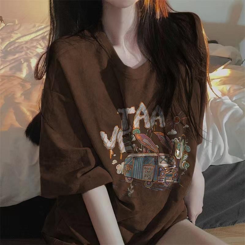 (จัดส่งตลอด 24 ชั่วโมง）Angle Official เสื้อยืดพิมพ์ลายการ์ตูนรถบัสสีน้ําตาลอเมริกัน oversize L33