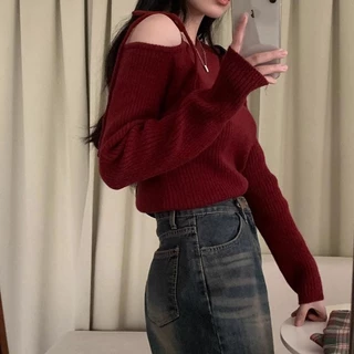 KOKO#ปีใหม่สีแดง เสื้อสเวตเตอร์ สไตล์ฝรั่งเศส เรียบหรู เปิดไหล่ ผูกเชือก แขนยาว ฤดูใบไม้ผลิ 2025 มาใหม่#L055