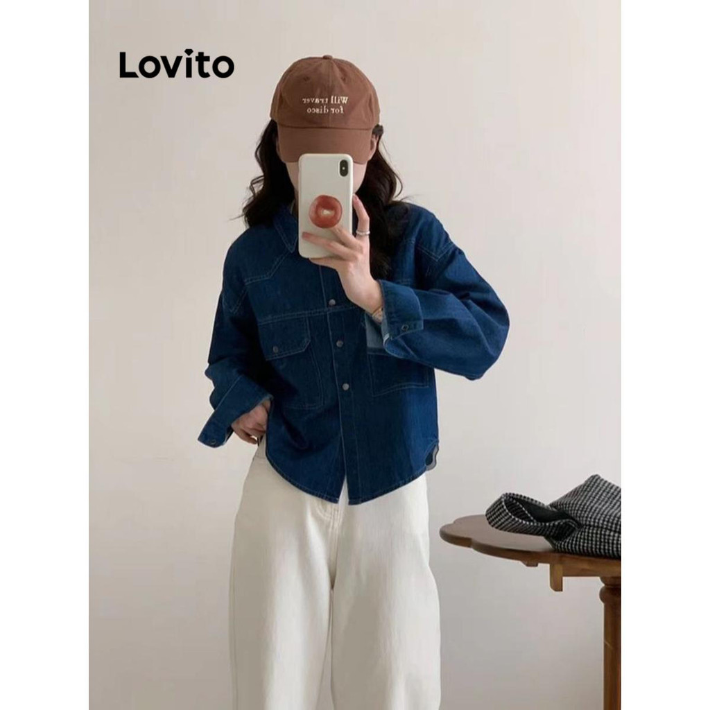 Lovito เสื้อแจ็คเก็ตยีนส์กระดุมธรรมดาสำหรับผู้หญิง LNE75599
