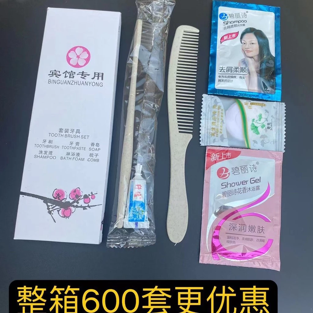 เครื่องใช้ในห้องน้ำแบบใช้แล้วทิ้งของโรงแรมชุดหกในหนึ่งเดียวของโรงแรมแปรงสีฟันขนนุ่มของโรงแรม B & B สามสี่ห้าในหนึ่งเดียว