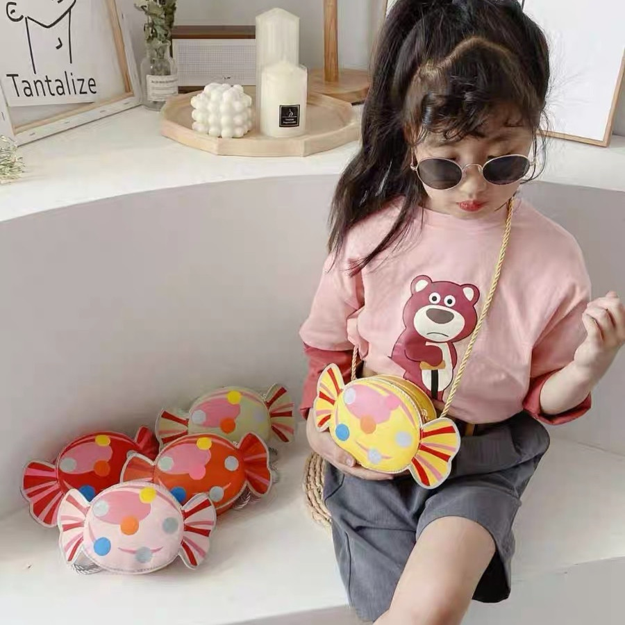 Lucky girl: กระเป๋าสะพายข้างเด็กลายลูกกวาดน่ารัก 5สีให้เลือก สามารถใช้เป็นของขวัญวันเกิดได้