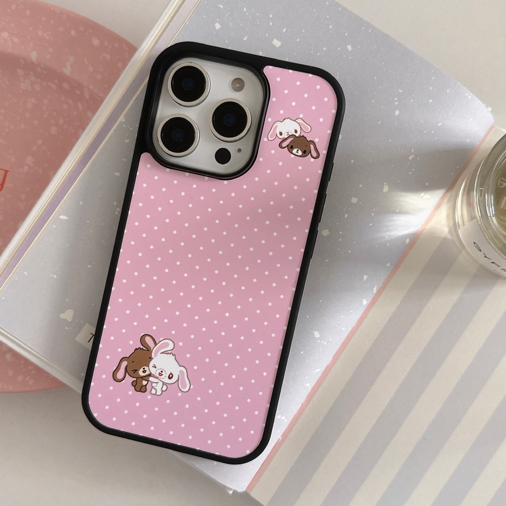 ผิวรู้สึกกรอบสีดําแฟชั่นสีชมพูลายจุดขนมกระต่ายวงช่วยเหลือยืนสร้างสรรค์กรณีโทรศัพท์เหมาะสําหรับ ไอโฟน16โปรแม็กซ์ รูขนาดใหญ่ทนแรงแอปเปิ้ล15สนุกบุคลิกภาพ14เคลือบ13นิช ไอโฟน17โปรแม็กซ์ - รูปที่ 4
