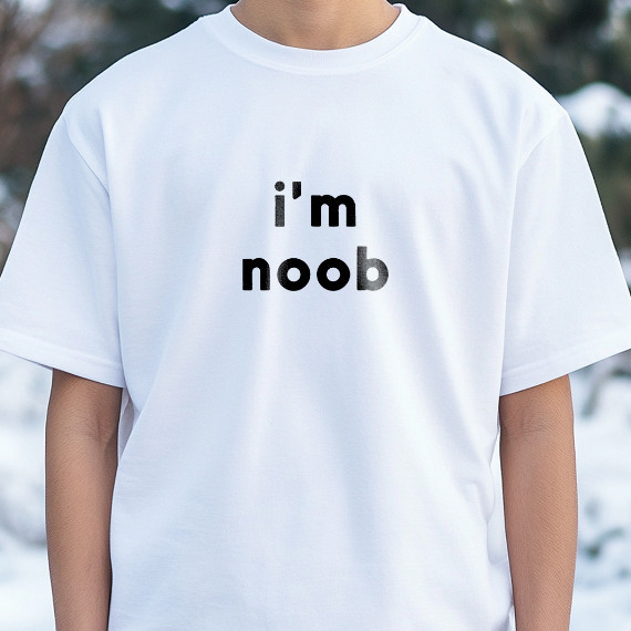 เสื้อยืดแขนสั้น Im Noob แฟชั่นสร้างสรรค์ที่ไม่ซ้ํากัน Simple All-Match ผู้ชายยอดนิยมผู้หญิง S-5XL