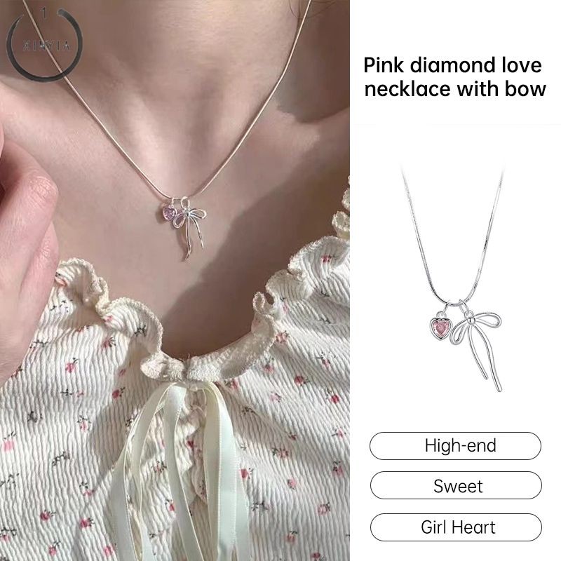 จัดส่งที่รวดเร็ว✨ผู้หญิง Ins หรูหรา Niche สร้อยคอหัวใจโบว์สร้อยคอ High-end หวาน Collarbone Chain-XINYIA1