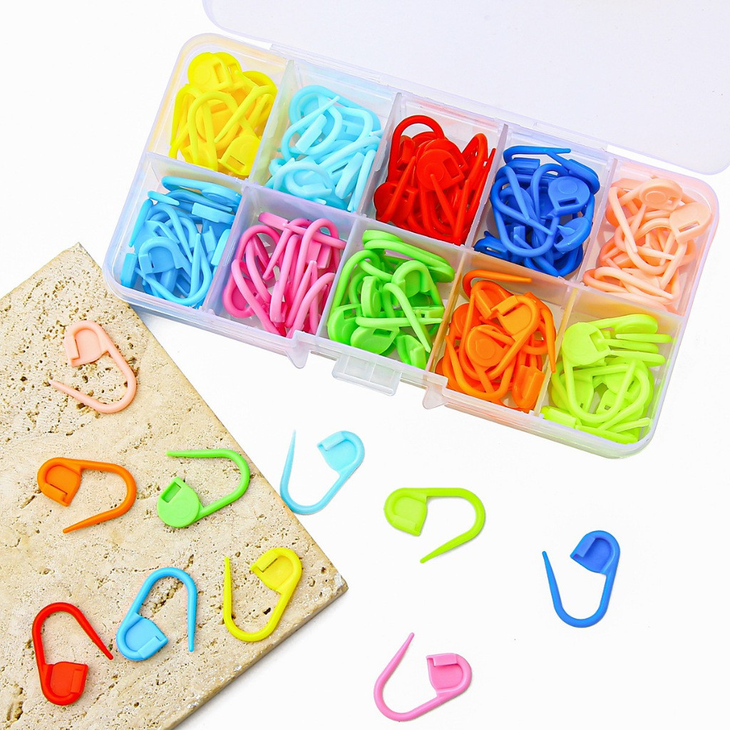 เส้นด้ายหมุดขนาดเล็กสีลูกกวาดเข็มพลาสติก DIY เครื่องมือถักเครื่องหมายหัวเข็มขัด150ชิ้น/กล่อง