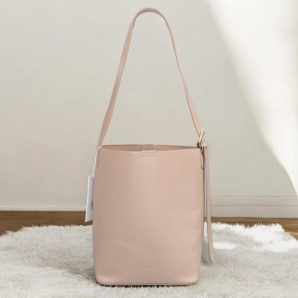 กระเป๋าทรงถัง ปรับระดับสายสั้น/ยาว ใส่ไอแพดได้