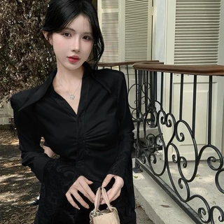 KOKO#คอวีสไตล์ฝรั่งเศสเสื้อแฟชั่นผู้หญิง กระชับเอว แขนแตรลูกไม้ เสื้อเชิ้ตลูกไม้สั้นผู้หญิง#w551
