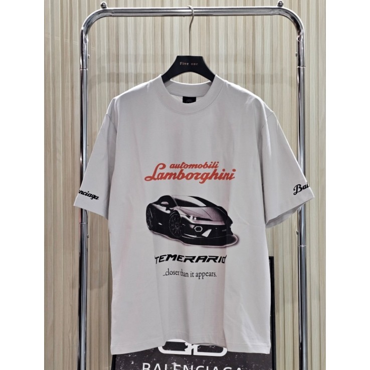 เสื้อยืดแขนสั้นคอกลมพิมพ์ลายรถยนต์ทรงหลวมสําหรับผู้ชายและผู้หญิง