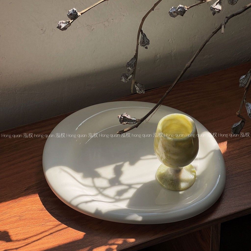 จานเซรามิกขอบกว้างสีขาวบริสุทธิ์สไตล์อินสตาแกรม จานขนมไม่สม่ำเสมอ จานอาหารเช้า จานอาหารตะวันตก จานเก็บเครื่องประดับ - รูปที่ 4