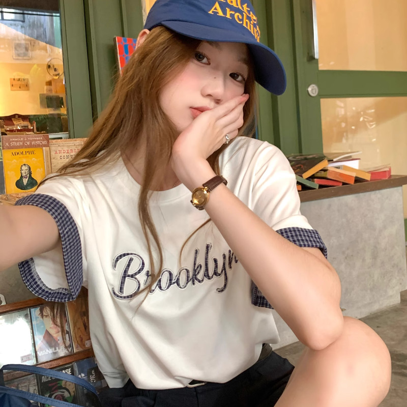 Solovely ผู้หญิง สไตล์เกาหลี ย้อนยุค เรียบร้อย คอกลม ผ้าฝ้าย เสื้อตัวบน ปักลาย ลายสก๊อต ผ้าพันคอ เสื้อยืด