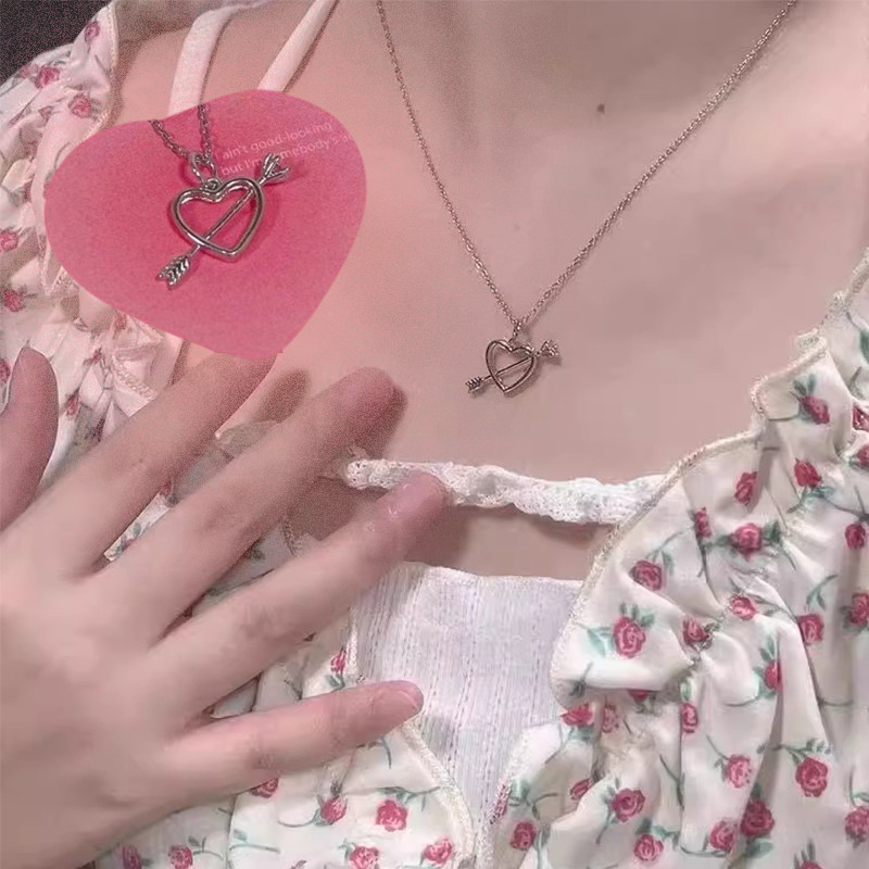 YUNYUAN สร้อยคอสําหรับผู้หญิงรุ่นใหม่ดูสูงนักเรียนหรูหราซอกหวานและเย็นสาวร้อนสไตล์รักจี้