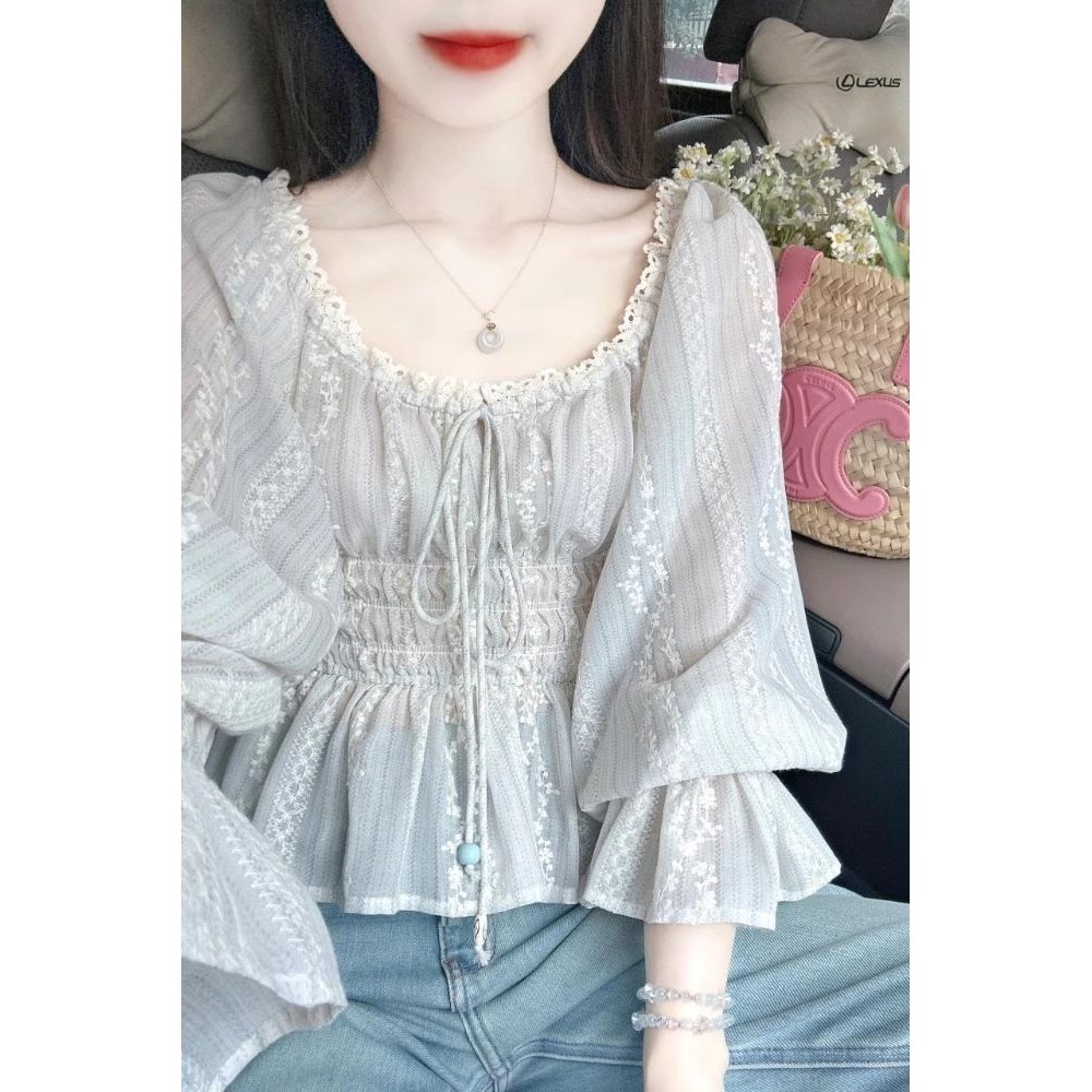 QIAOQIAO 25-06 ขายร้อนใหม่ภาษาฝรั่งเศสคําดอกไม้เสื้อแขนยาวผู้หญิง 2025 ฤดูร้อนสไตล์ใหม่ลูกไม้ขอบออกแบบ Slimmer ดูเอวแคบ Slimmer ดูเสื้อชีฟอง
