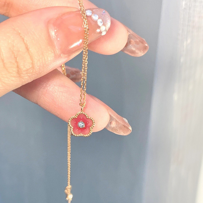 สร้อยคอหญิงใหม่ สีชมพูพีช แบบบล็อซซั่ม อินเซต ออกแบบจี้อารมณ์หวาน เนื้อกระดูก สายโซ่ LS2