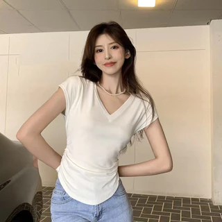เสื้อยืดคอวี ดีไซน์ไม่ซ้ำใคร สวมใส่แล้วดูเพรียว